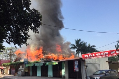Nhà hàng, quán bar ra tro vì xe cứu hỏa tới chậm lại không có nước