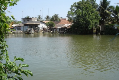 Bị thu hồi đất, người dân quá khích tạt axit vào công an và đoàn cưỡng chế
