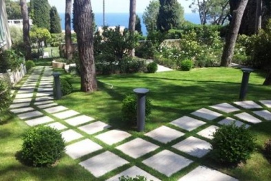 Lát đá kín sân vườn dễ mang nhiều âm khí