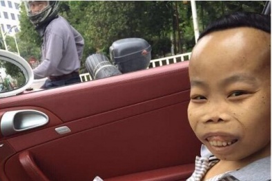 Đại gia xấu trai nhất lịch sử khiến cộng đồng mạng 'dậy sóng'