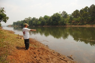 Xót thương hai anh em đuối nước ôm chặt nhau dưới lòng hồ