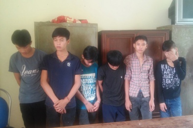 Nhóm 9x quá rảnh rỗi nên ngồi ném đá xe khách 'mua vui'