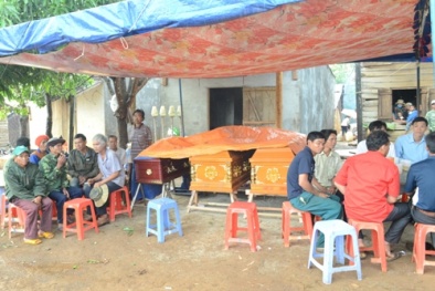 Xót xa cái chết dưới gốc cây cổ thụ của một gia đình