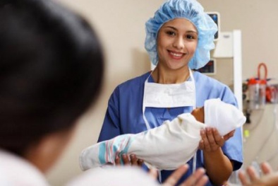 Đối tượng nào được hỗ trợ 2 triệu đồng khi sinh con?