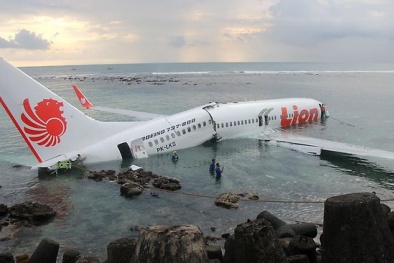 Indonesia: 200 hành khách tán loạn tháo chạy khi máy bay phát nổ