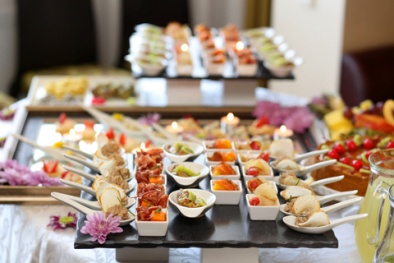 Cách ăn tiệc buffet 'hiệu quả' mà không có hại cho sức khỏe