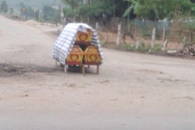 Nghệ An: Dân đặt quan tài giữa đường phản đối thu hồi đất