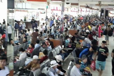 Người dân Sài Gòn ùn ùn đi nghỉ lễ tết Độc lập