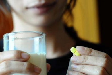 6 cách uống thuốc chung với thực phẩm vô cùng nguy hiểm