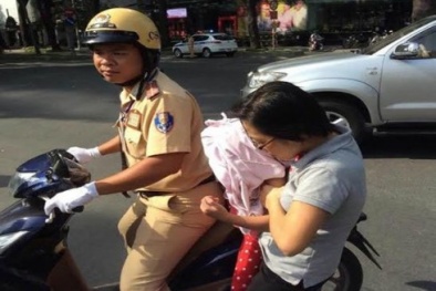 Cấm đường phục vụ lễ 30/4, CSGT TP.HCM đưa 40 trẻ nhỏ vào viện
