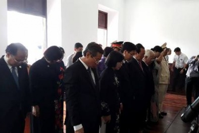 Lãnh đạo TP.HCM viếng Nghĩa trang liệt sỹ nhân 40 năm giải phóng miền Nam