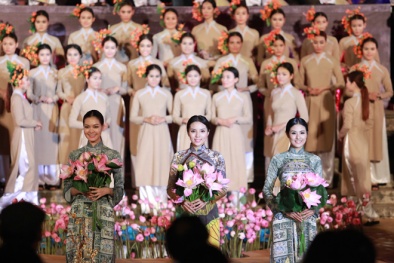 'Ngây ngất' màn trình diễn áo dài của Kỳ Duyên, Ngọc Hân tại Festival Huế