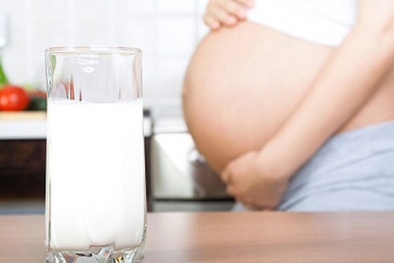 Trẻ giảm IQ do mẹ uống sữa hữu cơ khi mang thai