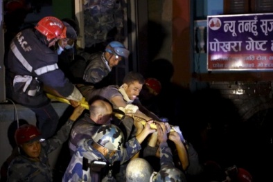 Động đất ở Nepal: Uống nước tiểu để sống sót sau 82 giờ bị chôn vùi 