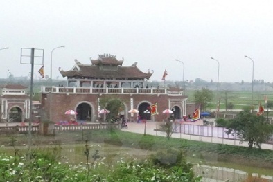 Bỗng dưng 'mọc' 6 tấm bia lạ tại Đền Trần Thái Bình