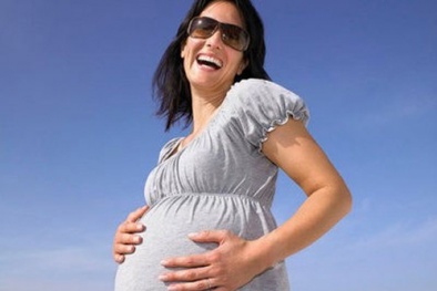 Mẹo ăn uống an toàn cho bà bầu vi vu nghỉ mát