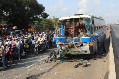 Tai nạn liên hoàn 5 xe trên QL1, cả trăm người hoảng loạn