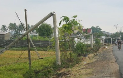 Lốc xoáy đầu hè gây ra thiệt hại nghiêm trọng ở nhiều nơi