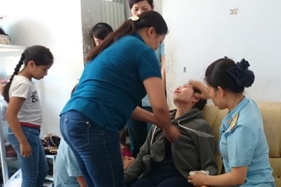 Rơi nước mắt đón thi thể phi công Nguyễn Anh Tú về nhà