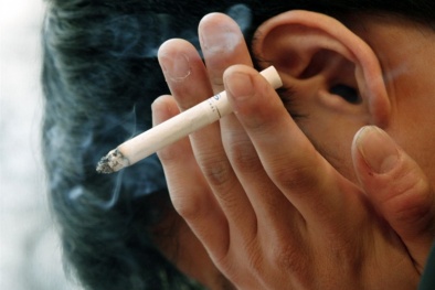 Hút thuốc trên máy bay bị bắt, hành khách đổ lỗi cho tiếp viên