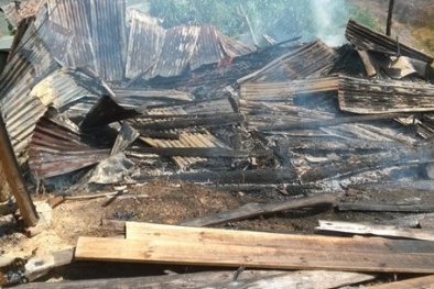 Lâm Đồng: Mặc vợ con van xin, chồng tự tay châm lửa thiêu nhà