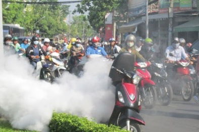 TP.HCM: Xe Attila bốc khói nghi ngút giữa phố 