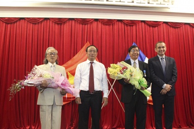 Pháp trao tặng huân chương cao quý cho 2 công dân Huế