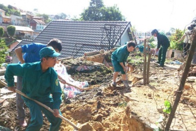 Đà Lạt: Ta luy lại sập, đè sụt móng nhà dân