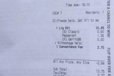 Một phụ nữ và 3 con nhỏ được cứu thoát nhờ hóa đơn Pizza