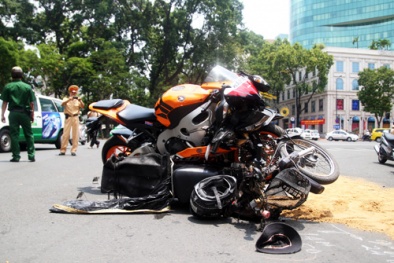 Môtô 1.000 phân khối ‘đè bẹp’ xe máy thường