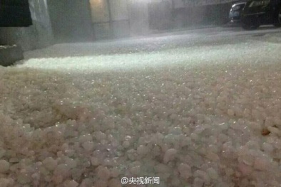 Kinh hoàng trận mưa đá lớn bằng trứng gà 