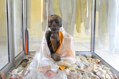 Những hình thức mai táng người chết có một không hai trên thế giới 