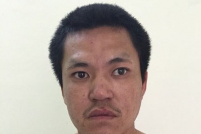 Cảnh giác con nghiện chuyên đập cửa xe ăn vạ ở các ngã tư Hà Nội