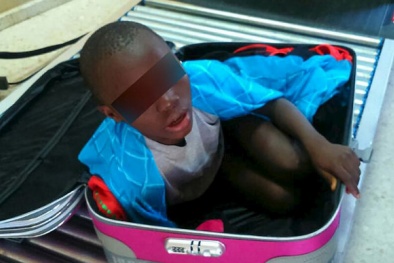 Cha giấu con vào vali kéo để vượt biên trái phép