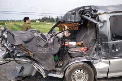 Ô tô Honda CRV đối đầu xe biển xanh, hơn 10 người bị thương