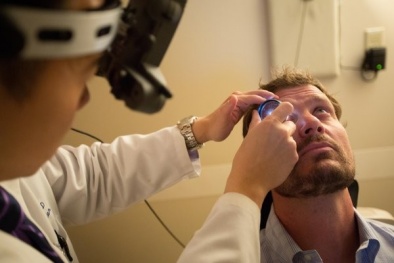 Phát hiện virus Ebola khiến đôi mắt bệnh nhân bị đổi màu