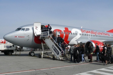 Bị cấm bay suốt đời vì ‘khoe của quý’ với tiếp viên hàng không