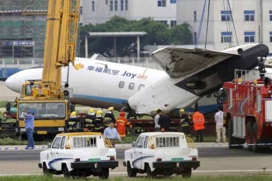 Máy bay gẫy cánh, 7 hành khách bị thương