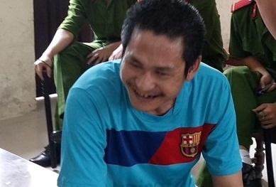 Đại ca giang hồ mỉm cười mãn nguyện khi thoát án tử