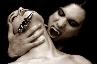 Sát thủ 'ma cà rồng' sát hại và uống cạn máu 12 phụ nữ