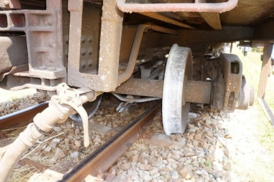 Giải cứu tàu chở hàng Bắc Nam trật bánh ở Quảng Nam