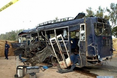 Xả súng kinh hoàng làm 41 người chết 40 ở Pakistan