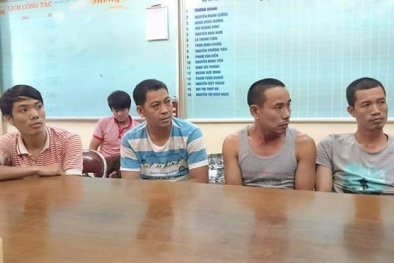 Quảng Ninh: Phát hiện hơn 1000 smartphone lậu giấu dưới gầm xe