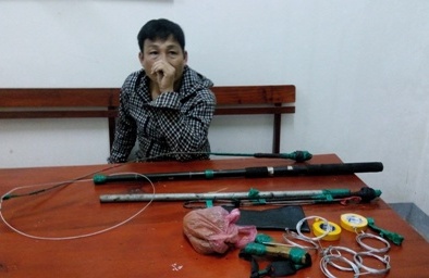 Hà Tĩnh: CSGT bị trộm chó vung ống tuýt nước tấn công