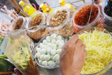 5 nguy cơ rình rập sau món bánh tráng trộn lề đường