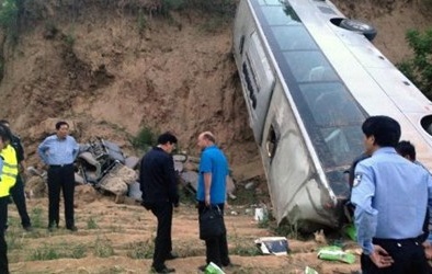 Tai nạn xe khách thảm khốc ở Trung Quốc với hơn 30 người chết