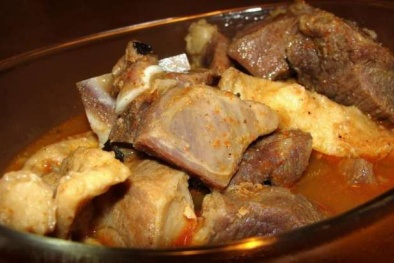 Bắt khẩn cấp chủ khách sạn Nigeria bán thịt người