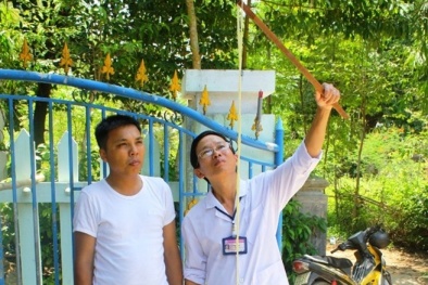 Kinh hoàng sán xơ mít dài 12m làm tổ trong ruột người