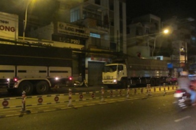 TP.HCM: Bất chấp quy định, xe tải nặng vẫn thoải mái đi vào giờ cấm 