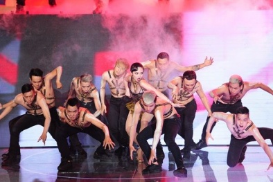 Bài hát yêu thích: Tóc Tiên mang ‘vũ điệu cồng chiêng’ gây sốt lên sân khấu